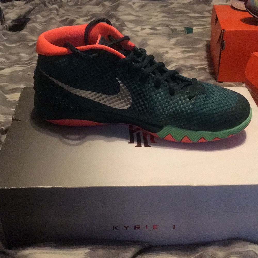 Kyrie 1